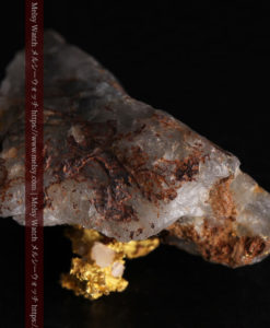 4.39gの石英から飛び出す立体的な自然金-g0386-9