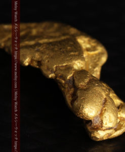 1.89gの泳ぐ魚のような形の自然金-G0390-11