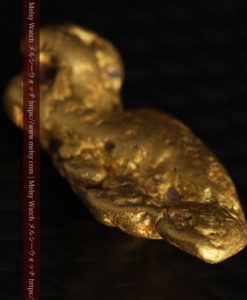 1.89gの泳ぐ魚のような形の自然金-G0390-12