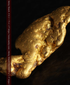 1.89gの泳ぐ魚のような形の自然金-G0390-5