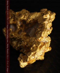 4.63gの少しの石英を含んだ野趣に溢れる立体的な自然金-G0395-10