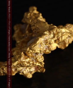 4.63gの少しの石英を含んだ野趣に溢れる立体的な自然金-G0395-11