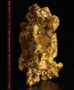 4.63gの少しの石英を含んだ野趣に溢れる立体的な自然金-G0395-4