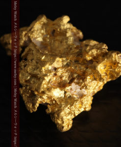 4.63gの少しの石英を含んだ野趣に溢れる立体的な自然金-G0395-8