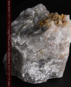 33.7gの大きな石英の谷間に走る綺麗な自然金-G0399-10