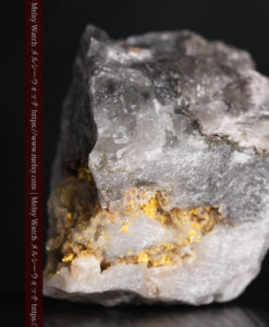 33.7gの大きな石英の谷間に走る綺麗な自然金-G0399-3