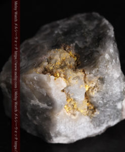 33.7gの大きな石英の谷間に走る綺麗な自然金-G0399-8