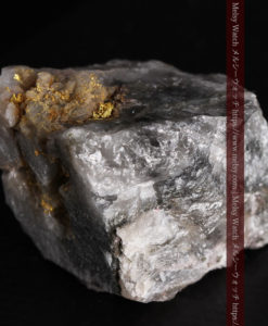 33.7gの大きな石英の谷間に走る綺麗な自然金-G0399-9