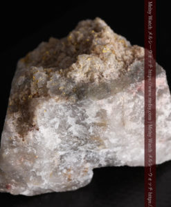 42gと大きめの石英の中に見える砂金のような自然金-G0401-10