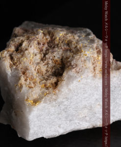 42gと大きめの石英の中に見える砂金のような自然金-G0401-7