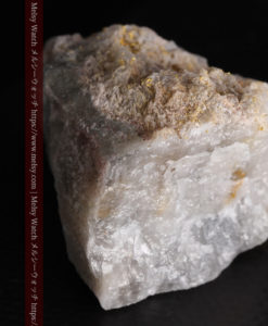 42gと大きめの石英の中に見える砂金のような自然金-G0401-9