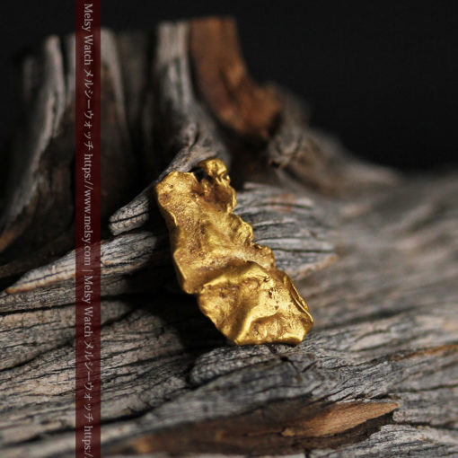 0.9gの個性的でいびつな形をした薄片金・自然金-G0427-1