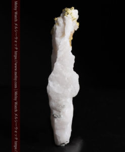 7.99gの大きな牙のような形の石英に見える粒状の自然金-G0432-10