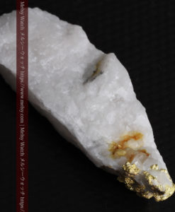 7.99gの大きな牙のような形の石英に見える粒状の自然金-G0432-11