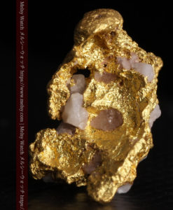 3gの石英の入り方の面白い自立する自然金-G0434-1