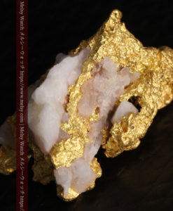 3gの石英の入り方の面白い自立する自然金-G0434-12