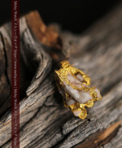 3gの石英の入り方の面白い自立する自然金-G0434-6