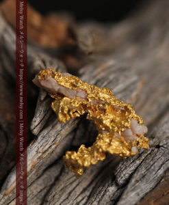 3.04gの咆哮する黄金色に輝く竜のような形の自然金-G0443-6