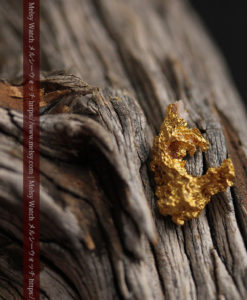 3.04gの咆哮する黄金色に輝く竜のような形の自然金-G0443-7